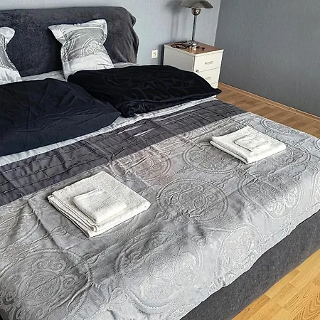 شقة Pretty View Apartment, Private Parking, 8min To Center By Car