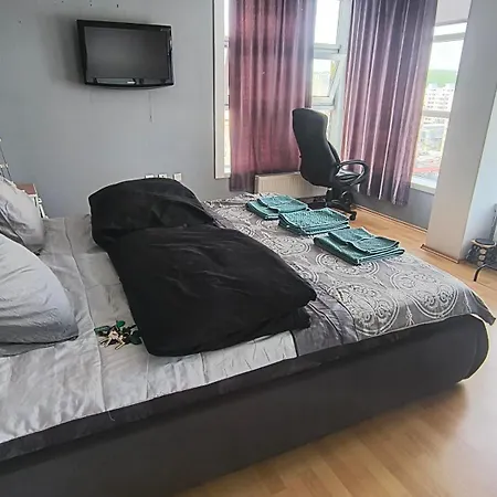 Pretty View Apartment, Private Parking, 8min To Center By Car