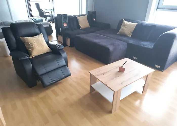 Pretty View Apartment, Private Parking, 8min To Center By Car Apartmán *