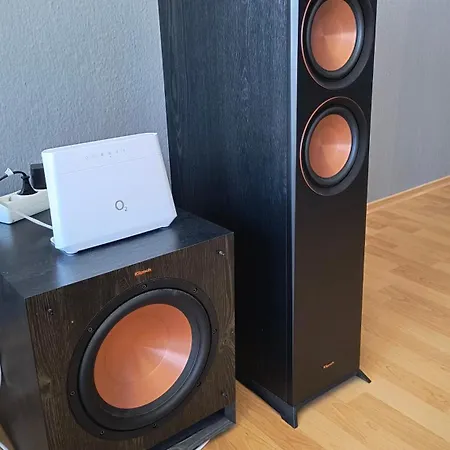 Pretty View Apartment, Private Parking, 8min To Center By Car