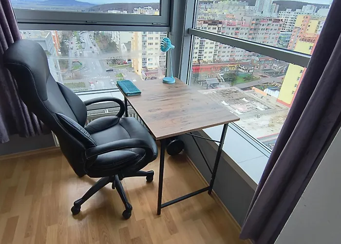 Pretty View Apartment, Private Parking, 8min To Center By Car Διαμέρισμα